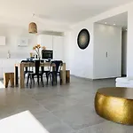 Apartmán T3 Front De Dernier Etage Vue Petit Havre De Paix Pour Vos Emplacement Unique Vue Panoramique A 180 Degres Pour Ce T3 En Face De La Front De Vue Sur Les Iles 5 Et Dernier Etage Avec Ascenseur Le Lavandou