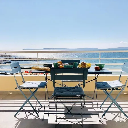 T3 Front De Dernier Etage Vue Petit Havre De Paix Pour Vos Emplacement Unique Vue Panoramique A 180 Degres Pour Ce T3 En Face De La Front De Vue Sur Les Iles 5 Et Dernier Etage Avec Ascenseur Lejlighed Le Lavandou