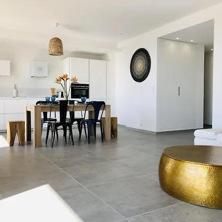 Appartement T3 Front De Dernier étage Vue Petit Havre De Paix Pour Vos Emplacement Unique Vue Panoramique à 180 Degrés Pour Ce T3 En Face De La Front De Vue Sur Les Iles 5 Et Dernier étage Avec Ascenseur Le Lavandou