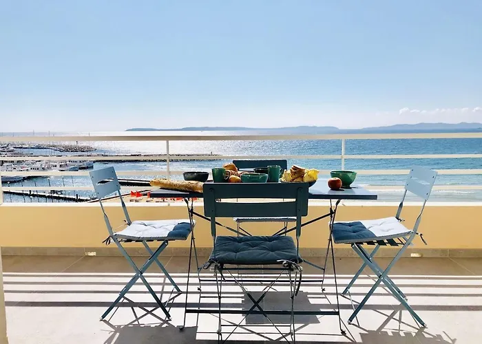 T3 Front De Dernier Etage Vue Petit Havre De Paix Pour Vos Emplacement Unique Vue Panoramique A 180 Degres Pour Ce T3 En Face De La Front De Vue Sur Les Iles 5 Et Dernier Etage Avec Ascenseur Apartman Le Lavandou