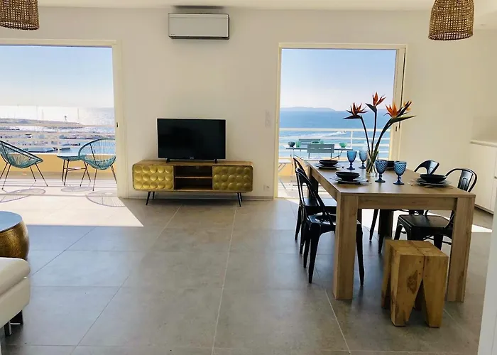 T3 Front De Dernier Etage Vue Petit Havre De Paix Pour Vos Emplacement Unique Vue Panoramique A 180 Degres Pour Ce T3 En Face De La Front De Vue Sur Les Iles 5 Et Dernier Etage Avec Ascenseur Apartman Le Lavandou