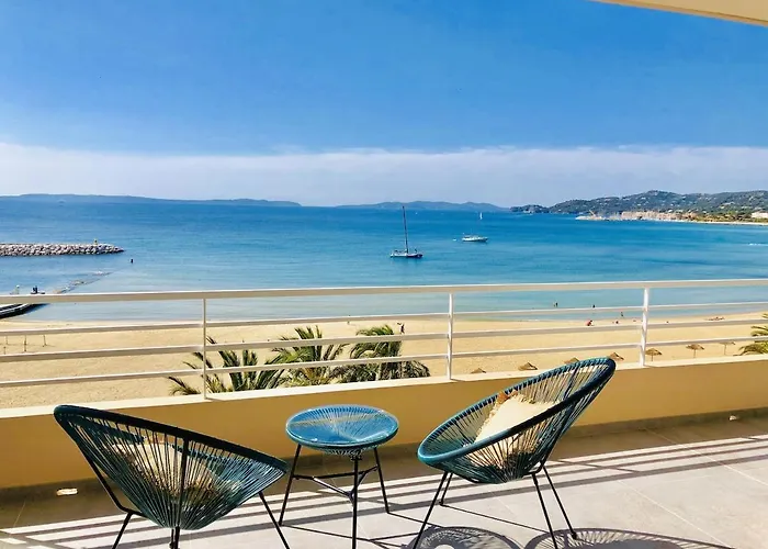 T3 Front De Dernier Etage Vue Petit Havre De Paix Pour Vos Emplacement Unique Vue Panoramique A 180 Degres Pour Ce T3 En Face De La Front De Vue Sur Les Iles 5 Et Dernier Etage Avec Ascenseur Lejlighed Le Lavandou