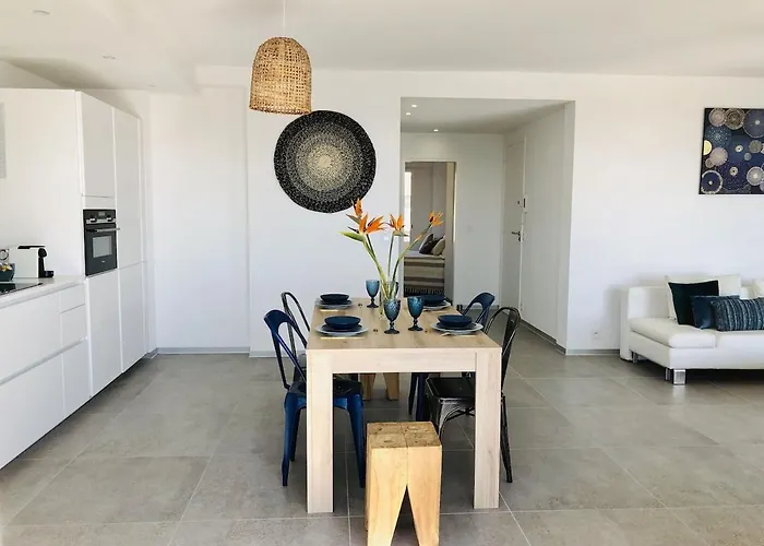 Apartman T3 Front De Dernier Etage Vue Petit Havre De Paix Pour Vos Emplacement Unique Vue Panoramique A 180 Degres Pour Ce T3 En Face De La Front De Vue Sur Les Iles 5 Et Dernier Etage Avec Ascenseur Le Lavandou