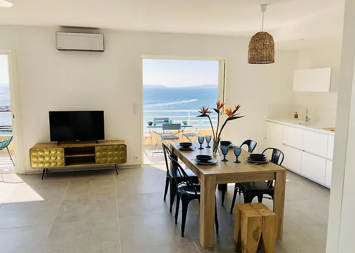 T3 Front De Dernier Etage Vue Petit Havre De Paix Pour Vos Emplacement Unique Vue Panoramique A 180 Degres Pour Ce T3 En Face De La Front De Vue Sur Les Iles 5 Et Dernier Etage Avec Ascenseur Lejlighed